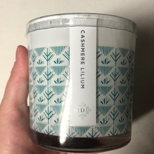 Diamond Candle: NWT cashmere Lilium